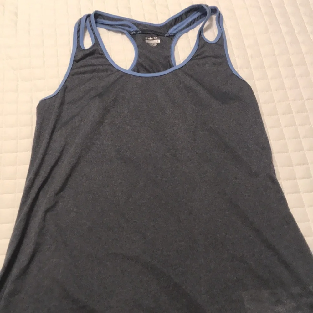 6 size L and XL tanks - Picture 6 of 7